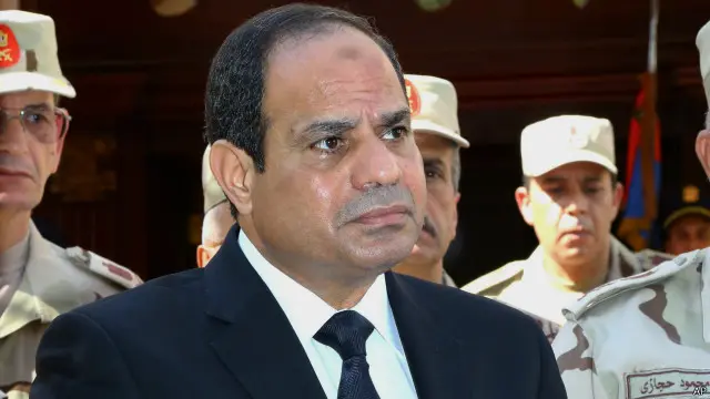 صدر السیسی جو کہ سابق فوجی سربراہ ہیں محمد مرسی کی جماعت اخوان المسلیمین کے خلاف کریک ڈاؤن کی قیادت کی تھی