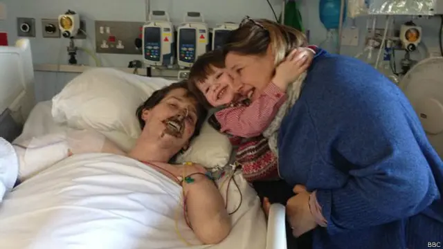 Alex Lewis, en el hospital