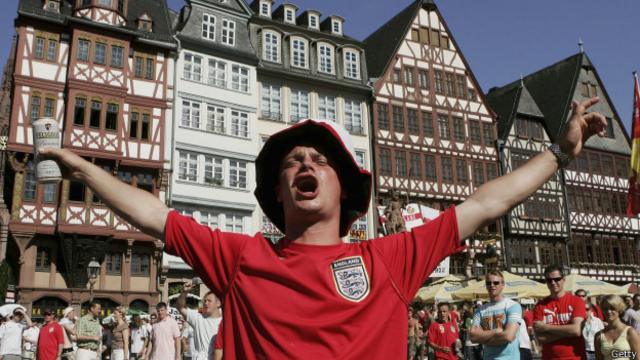 Un fanático de la selección inglesa celebra un triunfo en la Copa del Mundo de 2006