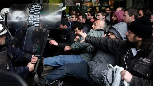 Сутички з поліцією