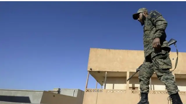 ملک میں بے چینی پیدا کرنے کے لیے کئی مسلح گروہوں کی حمایت یافتہ دو مختلف حکومتیں ہی کافی ہیں لیکن در حقیقت یہاں دو مختلف خانہ جنگیاں جاری ہیں