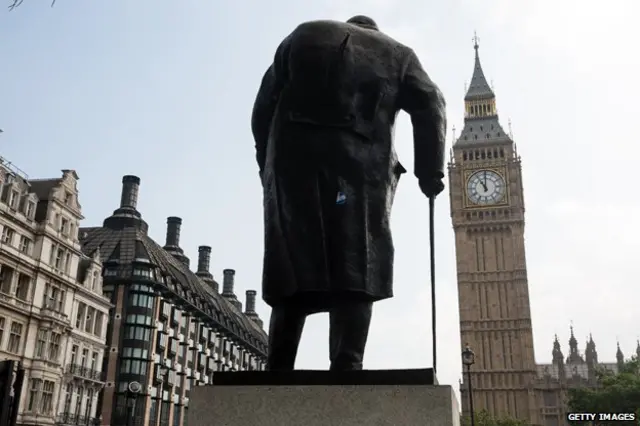 статуя Черчилля