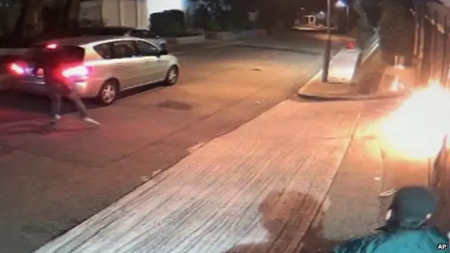 黎智英的住宅和办公大楼门前投掷汽油弹