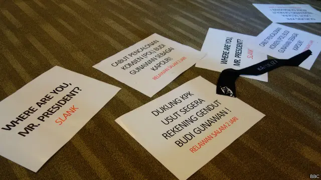 Presiden Joko Widodo belum mengambil sikap terhadap tuntutan agar dia tidak melantik Komjen Budi Gunawan.