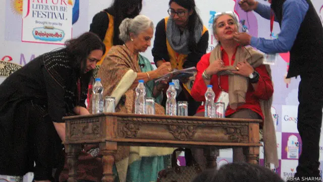 ’مجھے جینے دو‘ کے نام سے ہونے والے اس سیشن میں انھوں نے اپنے فلمی سفر کے تجربات بیان کیے