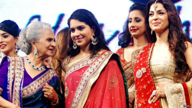 ان کی سادگی میں بھی خوبصورتی اور عاجزی ہے جبکہ آواز کی مٹھاس اب بھی برقرار ہے