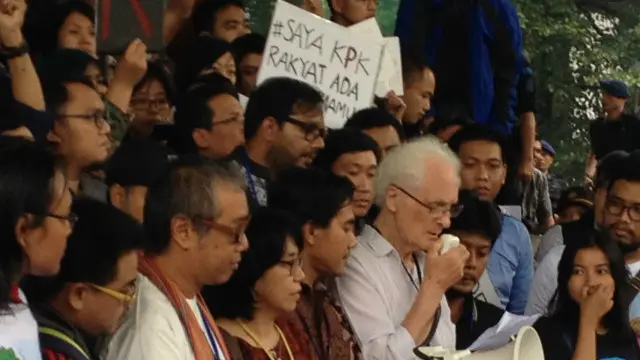 Korupsi masih menjadi tantangan terbesar buat Indonesia dan Presiden Jokowi pada HUT RI ke-70, menurut Franz Magnis Suseno