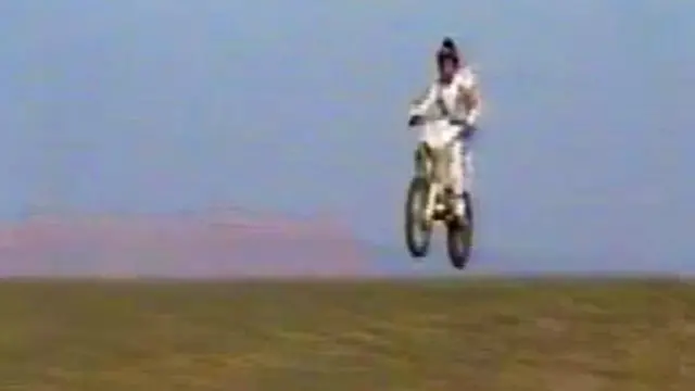 ऱॉबी नीवल ग्रैंड कैनयॉन में कूदते हुए, 1999 