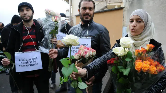أدانت غالبية المنظمات الإسلامية في فرنسا هجمات باريس.