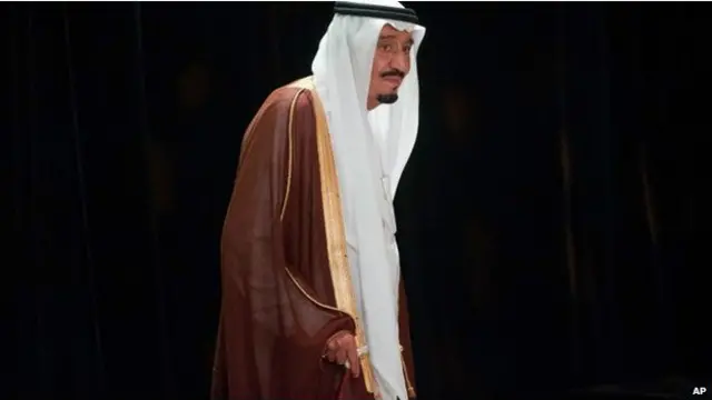 Yeni kral taxta çıxan kimi özünün atabir qardaşını, şahzadə Muqrin bin Əbdüləzizi vəliəhd elan edib.