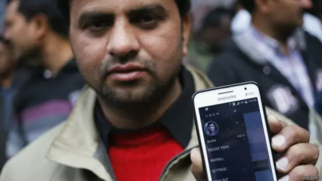 Uber dijo haber accedido a solicitar una licencia de radio taxi y que implementaría nuevas medidas de seguridad, incluyendo verificaciones más estrictas de sus conductores.