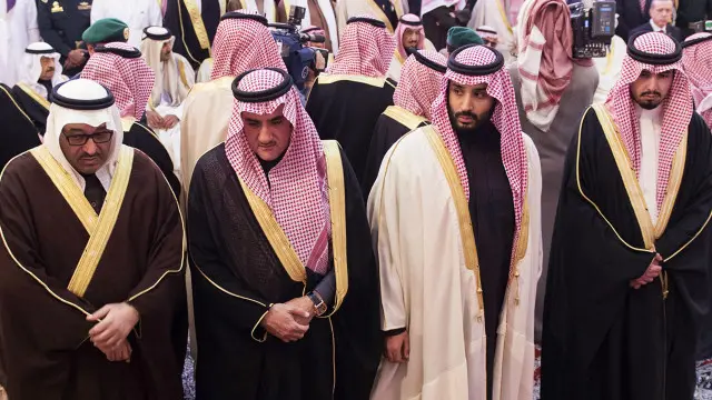 خیال رہے کہ شاہ سلمان نے بادشاہ بننے کے چند گھنٹے بعد ہی اپنے بیٹے محمد بن سلمان کو ملک کا نیا وزیرِ دفاع مقرر کیا تھا