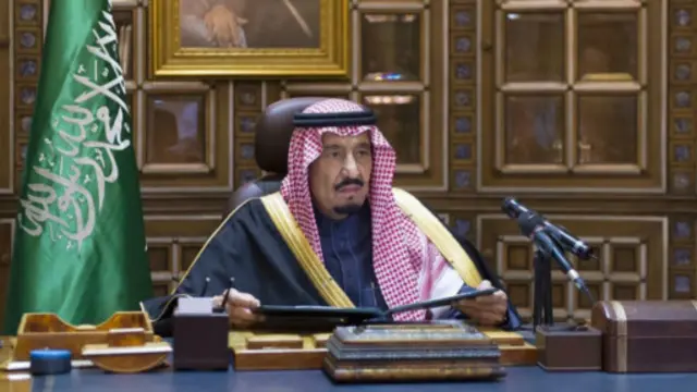 د سعودي د بهرنيو چارو وزارت په يوه اعلاميه کې ويلي پاچا سلمان بن عبدالعزيز د خليجي هېوادونو په ناسته کې د وخت د مهالوېش له امله برخه نه شي اخيستی
