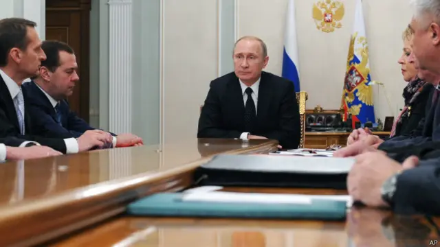 Пресса считает, что Путин попытается дождаться банкротства Украины и добиться ее федерализации