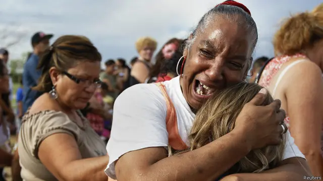 familiares de víctimas de masacre de Batman, en Aruro, Colorado