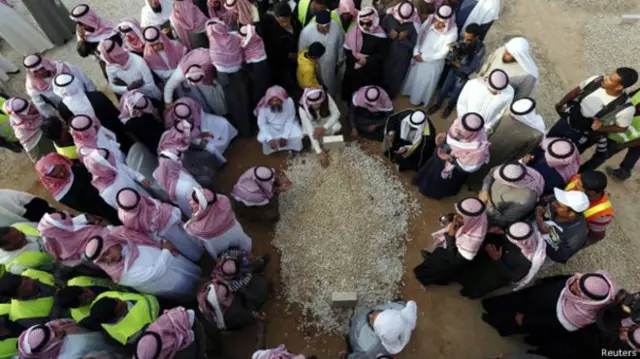  د سعودي عربستان نوي پاچا سلمان بن عبدالعزیز واک ته له رسېدا وروسته پخپله لومړنۍ وینا کې ژمنه وکړه چې د پاچا عبدالله سیاست به مخته وړي.‌
