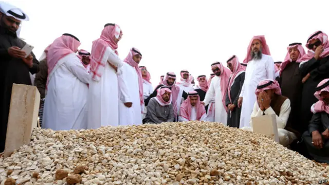 دفن الملك الراحل بموجب التقاليد الوهابية