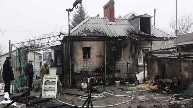 Kubu pemberontak membantah terlibat dalam serangan ke Mariupol.