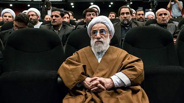 احمد جنتی، تنها فردی است که از مثلث مشهور به جیم (جنتی، یزدی و مصباح) در حوزه تهران به مجلس خبرگان راه یافت