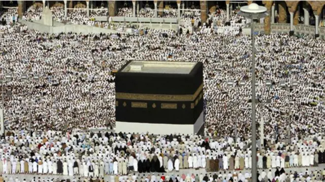هرکال په میلیونونو مسلمانان د حج فریضې ادا کولو لپاره مکې ته ځي. غیر مسلمانو ته اجازه نشته چې مکې ته ننوځي