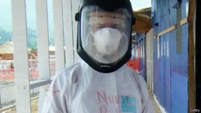 卡弗基作为慈善组织“拯救儿童”的志愿者前往塞拉利昂