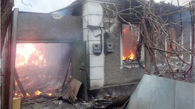 ماریوپول روس اور روس کا حصہ بننے والے کرائمیا کے علاقے کے درمیان واقع ہے۔