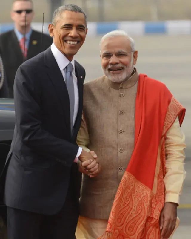 دونوں رہنماؤں نے گرمجوشی کا مظاہرہ کیا اور گلے بھی ملے۔