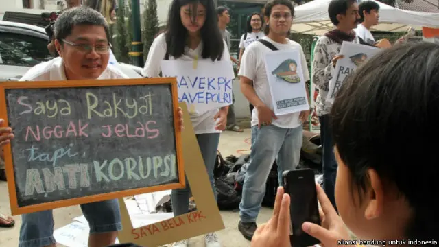 Konflik terbuka KPK-Polri telah menyita perhatian masyarakat semenjak penetapan calon Kapolri Budi Gunawan sebagai tersangka. 