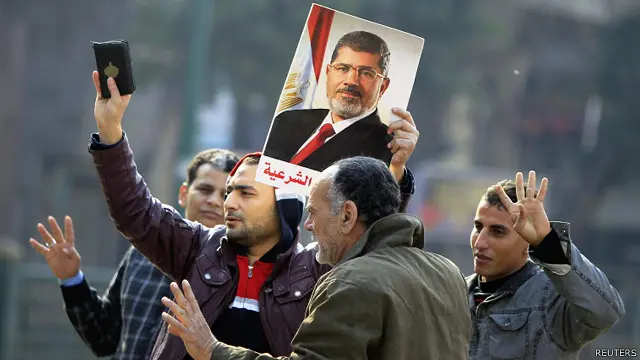 شماری از هواداران آقای مرسی در اطراف میدان تحریر تجمع کردند