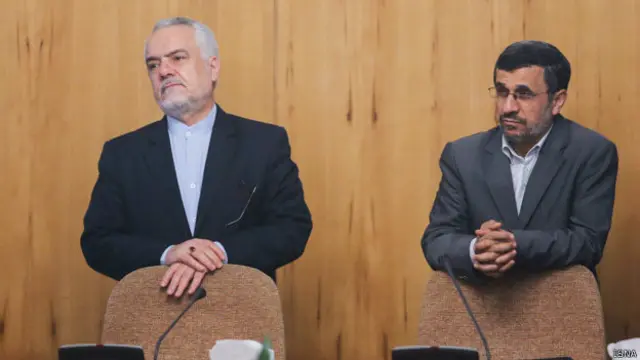 آقای رحیمی می گوید محمود احمدی نژاد "برخلاف مقررات" او را با حفظ سمتش به عنوان رئیس دیوان محاسبات، به معاونت حقوقی رئیس جمهور هم منصوب کرد