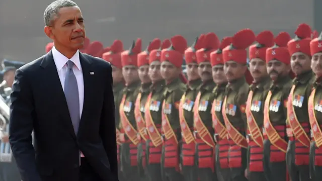 صدر اوباما جب راشٹرپتی بھون یعنی ایوان صدر میں پہنچے تو انھیں روایتی گارڈ آف آنر پیش کیا گیا۔
