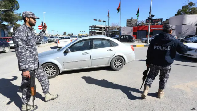 Retén de policía en Libia