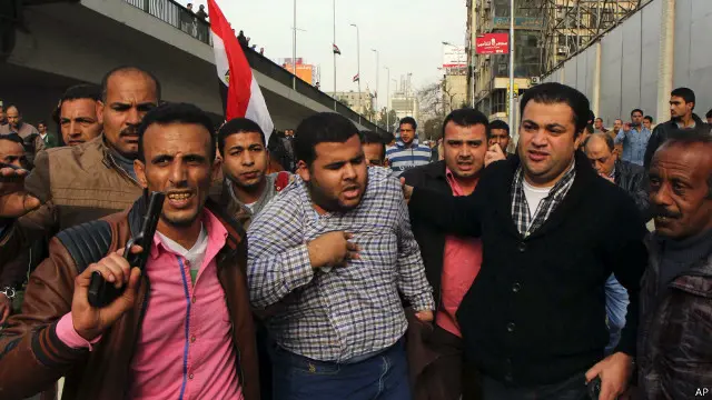 اعتقلت السلطات المصرية بعض المشاركين في المظاهرات. 