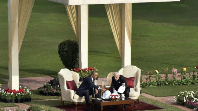 کس نے کس کے لیے چائے بنائی یہ تو ٹی وی پر نظر آيا لیکن باتیں کیا ہوئیں، یہ نہیں سن پائے