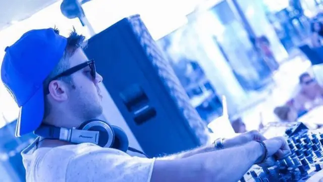 DJ汤米：许多年轻女郎不再把爱当作最重要的标准