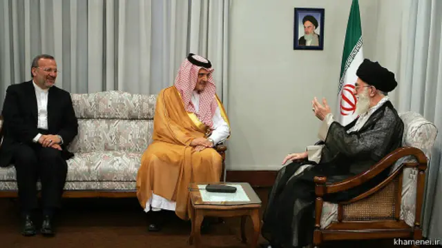 دیدار سعود الفیصل، وزیر خارجه عربستان سعودی با آیت الله خامنه ای. رهبر ایران معمولا به وزرای خارجه به طور مستقل وقت ملاقات نمی دهد