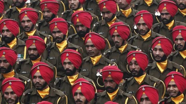 آج 26 جنوری کو بھارت اپنا 65واں یوم جمہوریہ منا رہا ہے جس کے سلسلے میں دارالحکومت نئی دہلی میں ایک پریڈ کا انعقاد کیا گیا۔