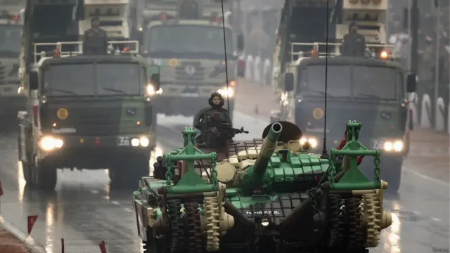 اتوار کو دونوں ممالک نے سول جوہری معاہدے کے ضمن میں پیش رفت کی، جس کے تحت اب امریکی کمپنیاں بھارت کو غیرفوجی جوہری ٹیکنالوجی فراہم کر سکیں گی۔