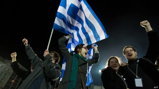 У січні греки дуже раділи перемозі лівої "Сірізи", лідери якої обіцяли покласти край політиці економії і знайти компроміс з кредиторами