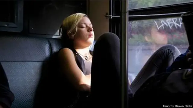 Cochilo no trem | Foto: Timothy Brown