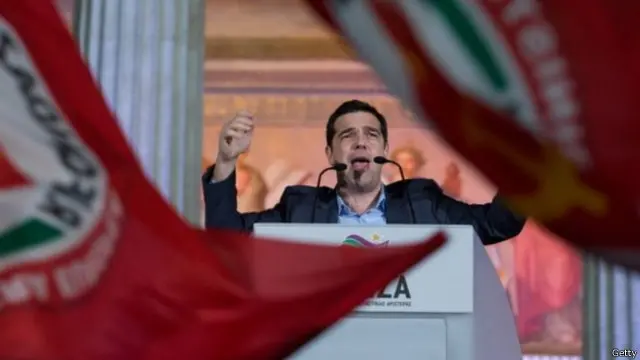 سعى زعيم الحزب، أليكسيس تسيبراس، إلى تبني خطوات هي بمثابة ثورة على إجراءات التقشف