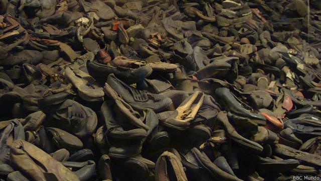 zapatos en Auschwitz