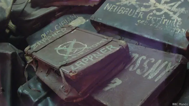 maletas en Auschwitz