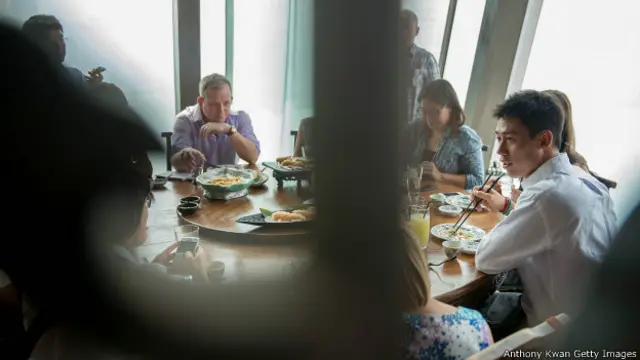 Nếu người mời là VIP trong công ty thì bạn sẽ được mời ăn trong phòng riêng