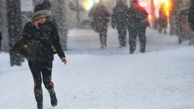 امریکہ کے مشرقی ساحلی علاقوں میں واقع ہوائی اڈوں پر پانچ ہزار جہازوں کی پرواز متاثر ہوئی ہے۔ 