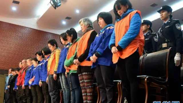 Bà Hằng (ngoài cùng bên phải) đã kháng cáo lên tòa phúc thẩm