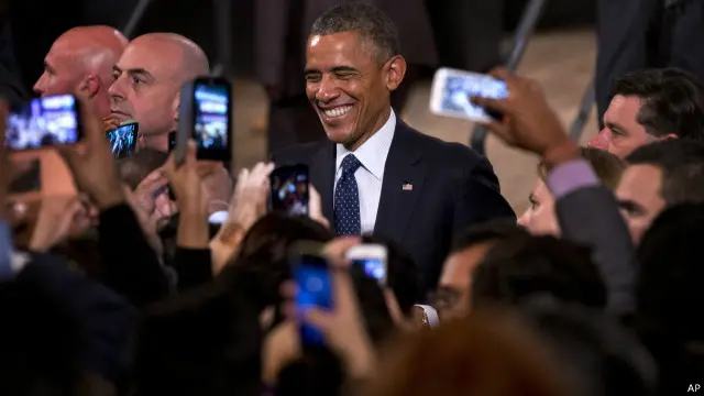 صدر اوباما دہلی میں طلبا کے ساتھ ایک ٹاؤن ہال مباحثے کی طرز پر ملاقات میں بات کر رہے تھے