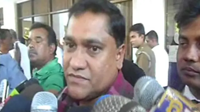 "තිස්ස අත්තනායක මහත්තයට විරුද්ධව තියෙන චෝදනා විභාග කරන්න එපා කියලනේ මේ කෑගහන්නේ? ඒකෙන්ම පැහැදිලියි මේ පුහුල් හොරා කරෙන් දැනිල තියෙන්නේ කියන එක"