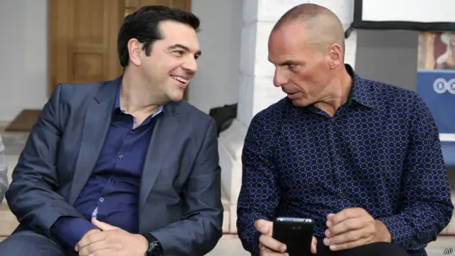 Syriza lideri Aleksis Tsipras (solda) Yanis Varoufakis'in siyasete atılması için ısrar etmişti.