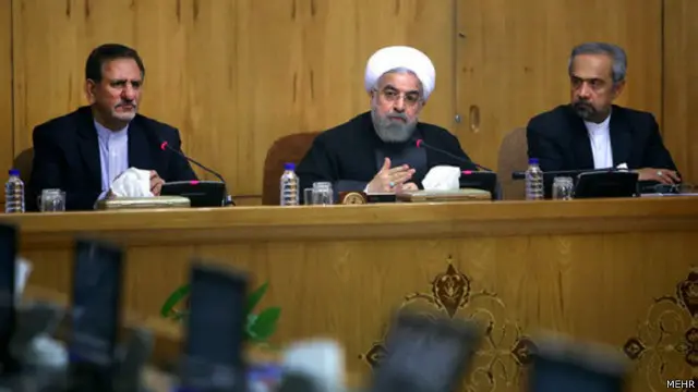 محمد نهاوندیان رئیس دفتر رئیس جمهور و رئیس پیشین اتاق بازرگانی ایران (راست) و اسحاق جهانگیری معاون اول حسن روحانی (چپ)